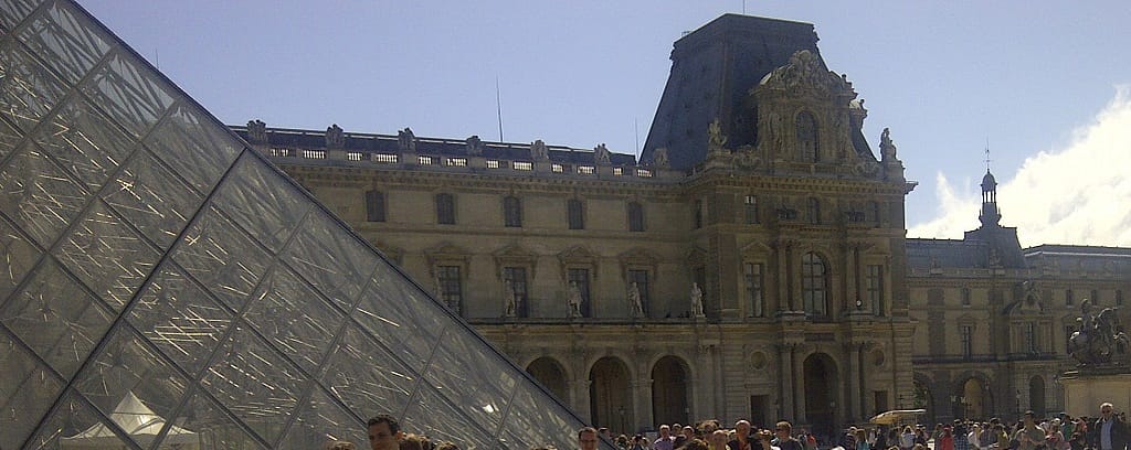 Photo of the Louvre courtyard